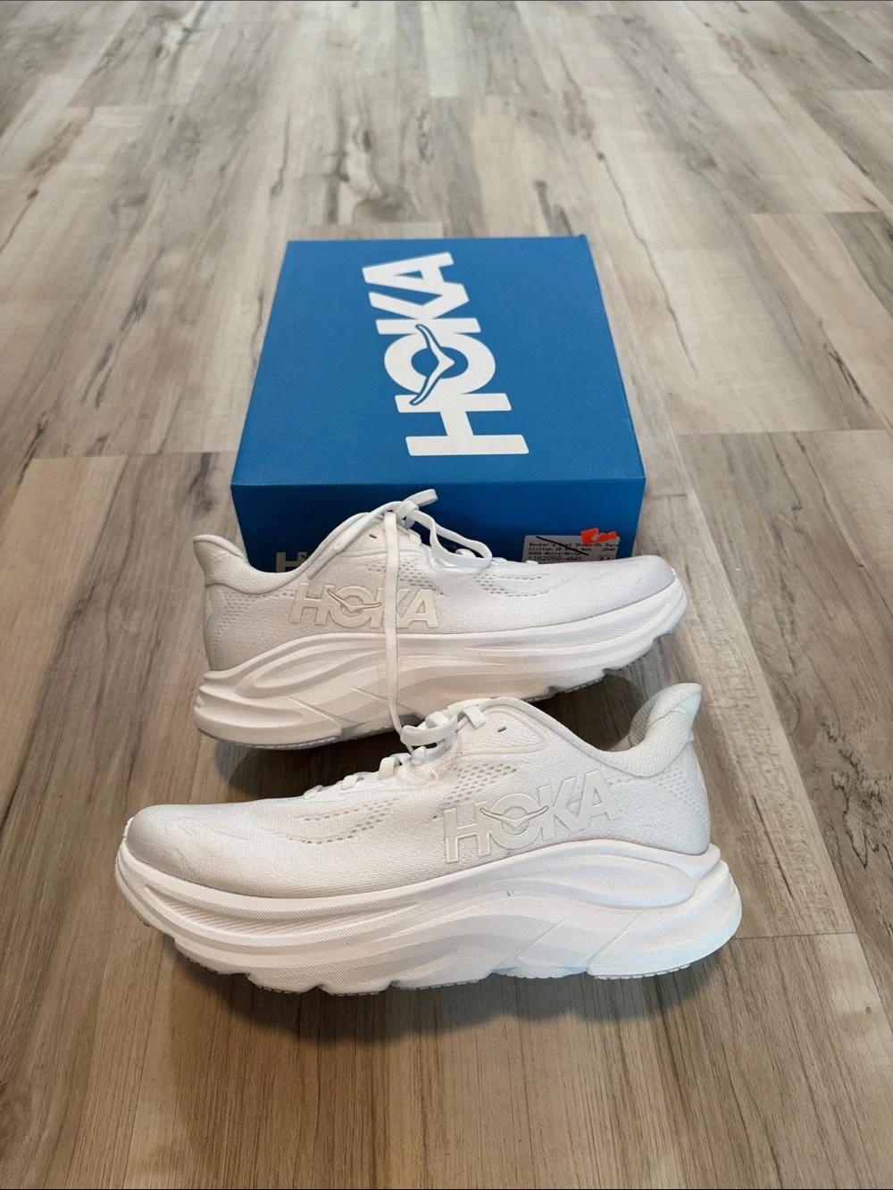 NEW Womens Hoka Clifton 10 sz. 9 WIDE